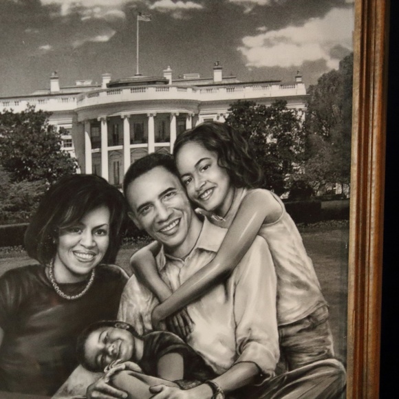 Obama Family Portrait - Picture 2 of 3